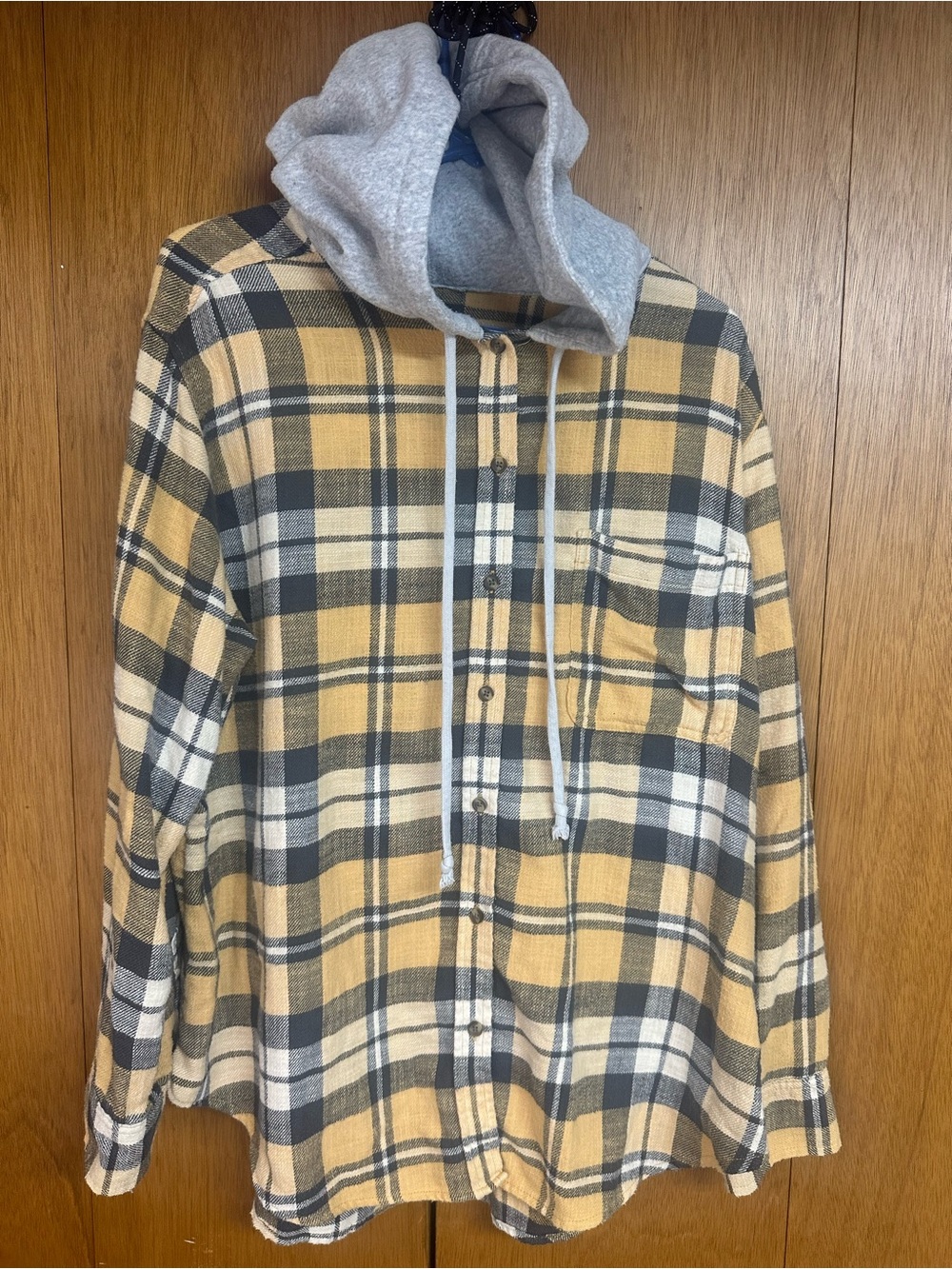 Women’s American Eagle Outfitters Yellow and Black Plaid Button-Down Shacket